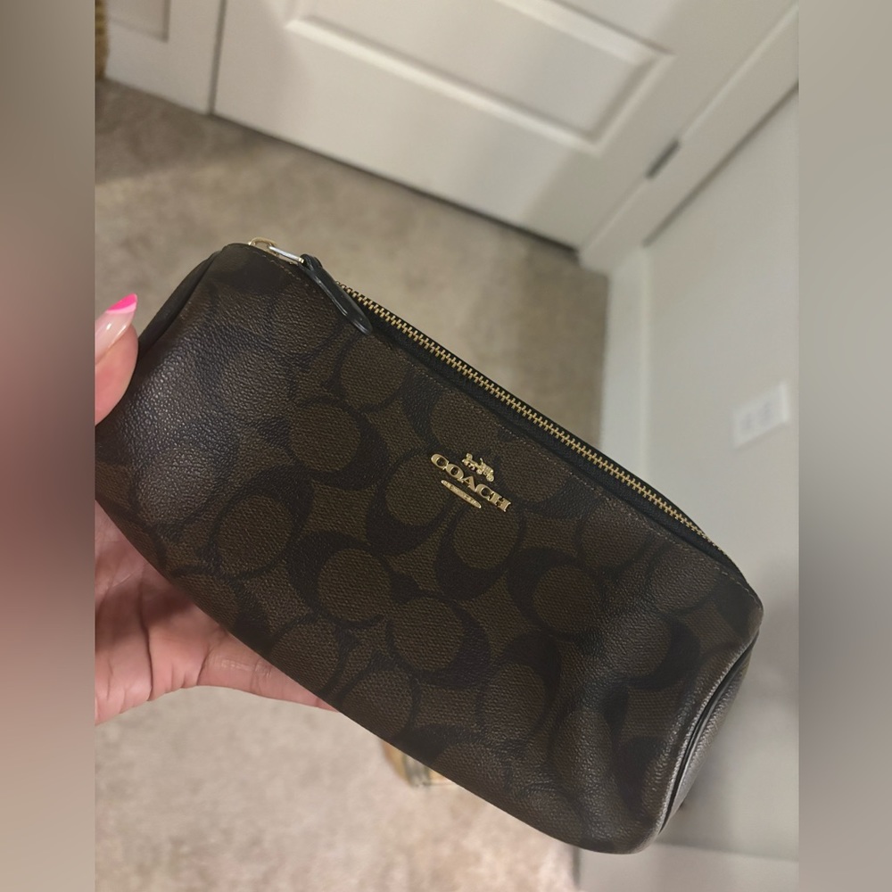 Pen holder / brush or cosmetic holder